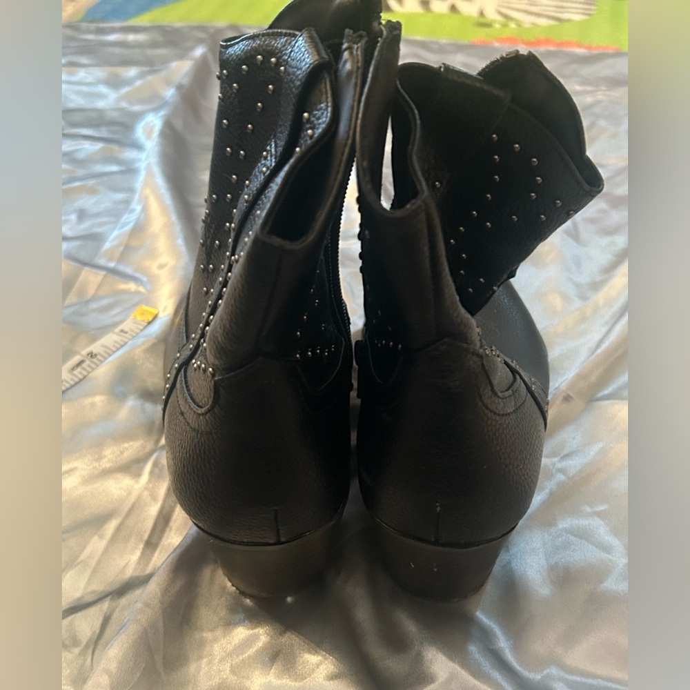 Universal Thread Black Studded Cowboy Ankle boots size 8 Wide - Picture 3 of 6